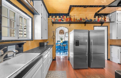 Hermosa Beach House | Beachfront, Roof Deck, Well-Stocked w/Views & Nearby Food, Drinks & Cafes!