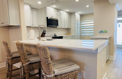 Sanibel Condo | Beachfront Sanibel Escape – Steps to Sand & Sunset Views