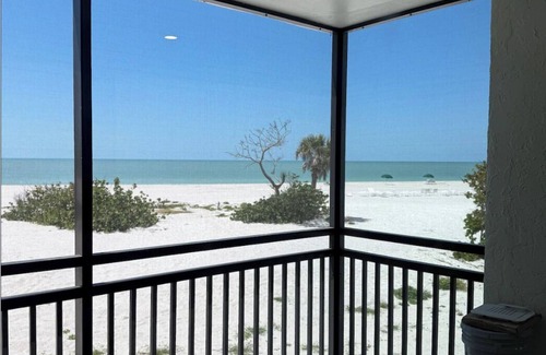 Sanibel Condo | Beachfront Sanibel Escape – Steps to Sand & Sunset Views