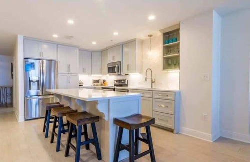 Ono Island Condo | Beachfront Spanish Key | Steps from Flora Bama | Pools, Hot Tub, Gym & More! | My Beach Getaways