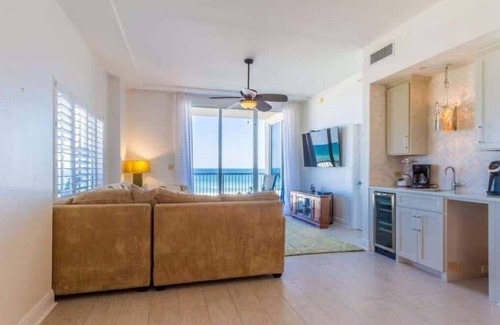 Ono Island Condo | Beachfront Spanish Key | Steps from Flora Bama | Pools, Hot Tub, Gym & More! | My Beach Getaways
