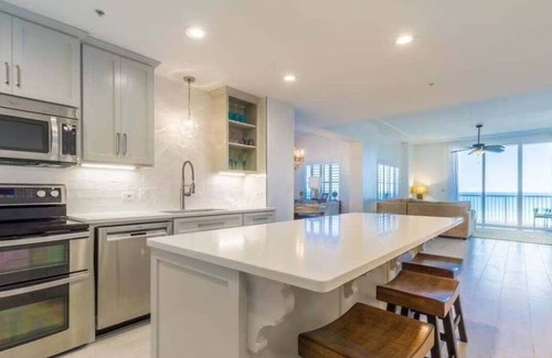 Ono Island Condo | Beachfront Spanish Key | Steps from Flora Bama | Pools, Hot Tub, Gym & More! | My Beach Getaways