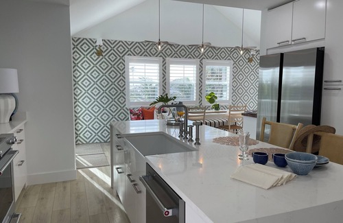 Sanibel House | Beachfront - step into sand & shells from your living room, stargazing rooftop