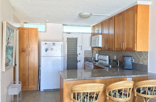Makaha Condo | Beachfront Studio located on the 5th floor overlooking Makaha Beach.