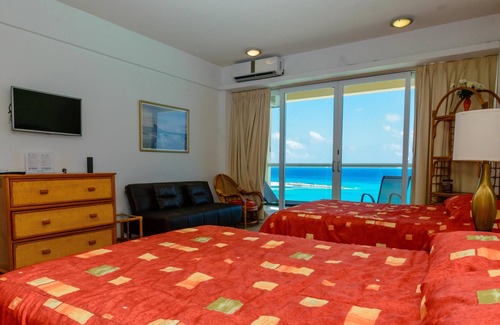 Zona Hotelera Apartment | Beachfront studio with amazing views! Located on the best beach in Cancun!