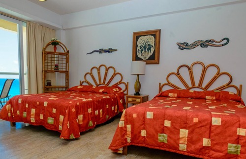 Zona Hotelera Apartment | Beachfront studio with amazing views! Located on the best beach in Cancun!