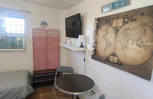 Algeciras Apartment | Beachfront Studio with Private Kitchen and Bath