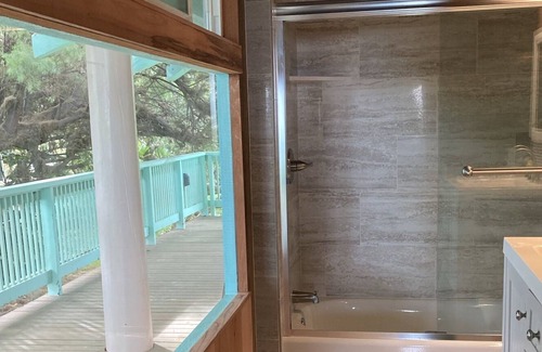 Waialua House | Beachfront traditional Hawaiian home
