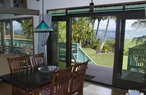 Waialua House | Beachfront traditional Hawaiian home