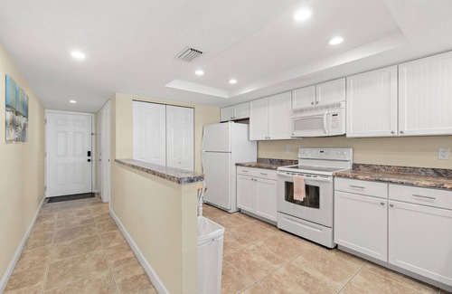 Indian Harbour Beach Condo | Beachfront Vacation Rental, Well maintained & great natural lighting,Ocean views