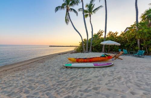 Islamorada Villa | Beachfront Villa at Islamorada BY THE GLAMHOMES