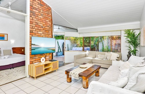 Sapphire Beach House | Beachfront Villa - Welcome to our stunning 2 bedroom, 2 bathroom beachfront villa