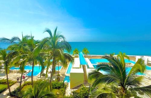 Las Glorias House | Beachfront Villa Marina at Harbor 171 - Resort Style Smart Studio