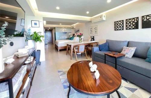 Las Glorias House | Beachfront Villa Marina at Harbor 171 - Resort Style Smart Studio