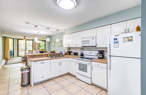 Isle of Palms Villa | Beachfront villa w/access to shared pool, beach, or golf, & w/shared gas grill