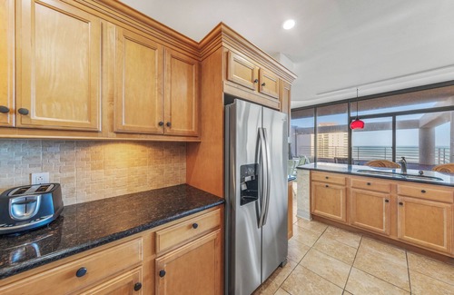 South Padre Island Condo | Beachfront w/LRG balcony & views of beach & bay!