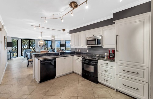 Isle of Palms Condo | Beachfront with OCEAN VIEWS in Wild Dunes Resort! Community Pool & Playground!