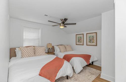 Myrtle Beach House | Beachside 5BR 5BTH Bungalow 1 Block from Ocean