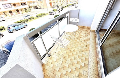 Port-la-Nouvelle Apartment | Beachside Apartment for 8 with Balconies and Close to Shops in Port-la-Nouvelle