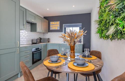 Montpelier Apartment | Beachside Bliss l 3 Bedroom Apartment by Brighton Beach