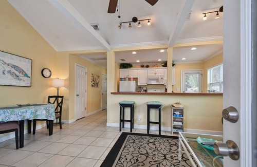 Clearwater Beach House | Beachside Cottage 22/Steps to the beach!