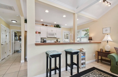 Clearwater Beach House | Beachside Cottage 22/Steps to the beach!