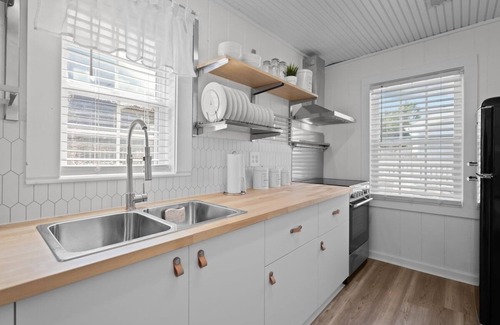 Long Beach Cottage | Beachside Cottage: Pet Friendly