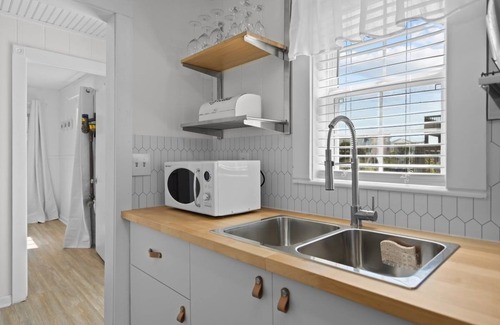 Long Beach Cottage | Beachside Cottage: Pet Friendly