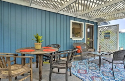 Honalo House | Beachside Cottage surrounded by coffee trees but minutes from the beaches