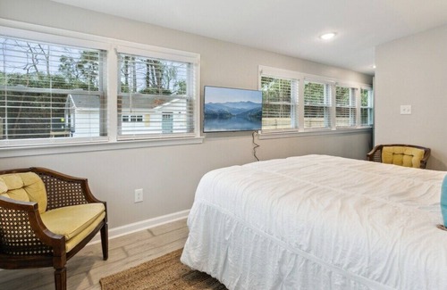 Buckroe Beach House | Beachside Escape: 1/2 mile from beach for family getaway