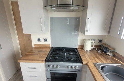 Morecambe Cabin | Beachside Holiday Retreat - Sleeps 6 & Parking