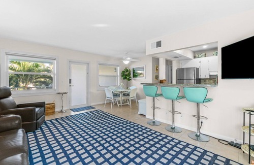 Delray Beach Apartment | Beachside Paradise 2 blocks to BEACH-1 block 2 AVE