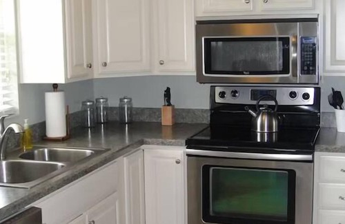 Kahuku Cottage | Beachside Paradise - Yard leads to sandy beach!