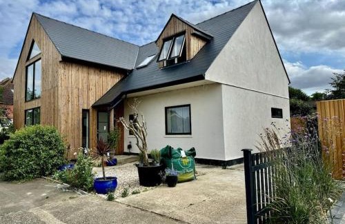 Birchington Apartment | Beachside Studio With Courtyard