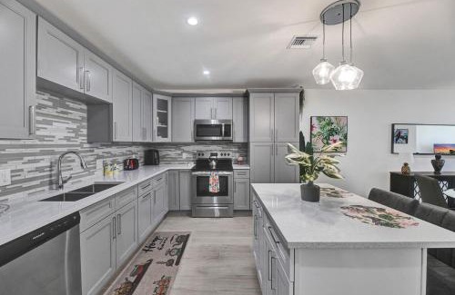 Lauderdale-by-the-Sea Apartment | Beachside Villa