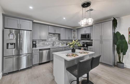 Lauderdale-by-the-Sea Apartment | Beachside Villa