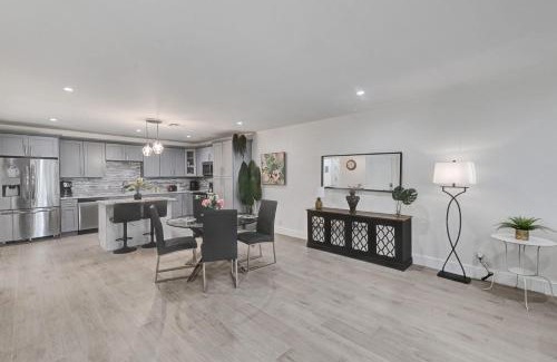 Lauderdale-by-the-Sea Apartment | Beachside Villa