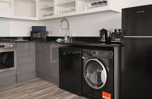 Crantock Apartment | BEACHVIEW APARTMENT 3, pet friendly, with a garden in Crantock