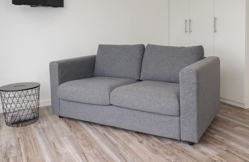 Crantock Apartment | BEACHVIEW APARTMENT 7, pet friendly, with a garden in Crantock