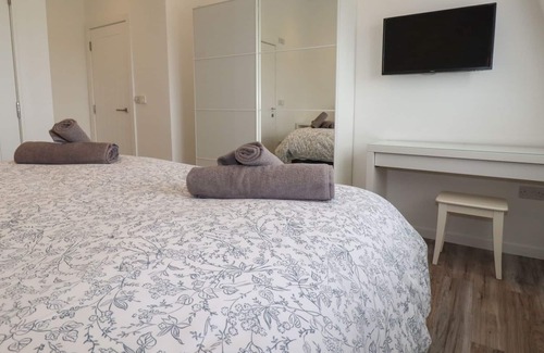 Crantock Apartment | BEACHVIEW APARTMENT 9, pet friendly, with a garden in Crantock