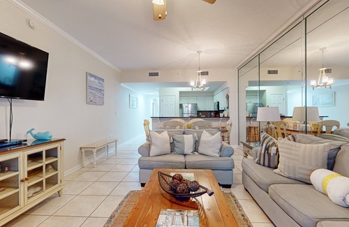 Miramar Beach Condo | Beachview Condo with full kitchen, shared pool and beach access