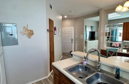 Corpus Christi Apartment | Beachy 1BR w/Pool | Pet-Friendly | Near Padre Bay