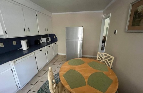Charleston House | Beachy 3BR - close to DT and Folly