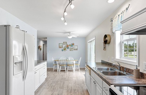 Milton House | Beachy & Breezy - Perfect Fall Escape