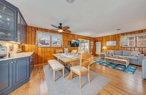 Avalon House | Beachy Keen: Comfort, Charm, One Block to Beach