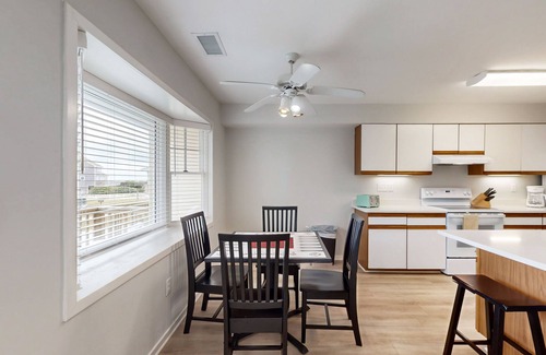 Buxton House | Beachy townhouse with pool acces, washer/dryer, fast WiFi, AC & ocean views