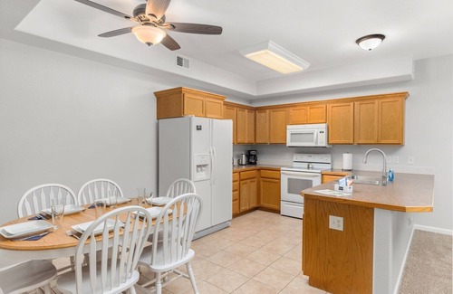 Windsor Condo | Beacon at the Lakes - Cozy & Bright 2bd/2ba Ground Level Condo