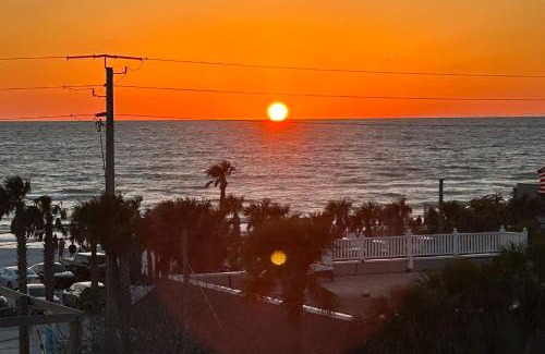 Bradenton Beach House | Beacon by the Sea Retreat