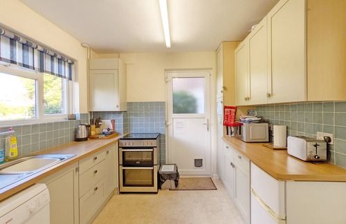 Emsworth Cottage | Beacon Square, Emsworth - a family house that sleeps 8 guests in 3 bedrooms