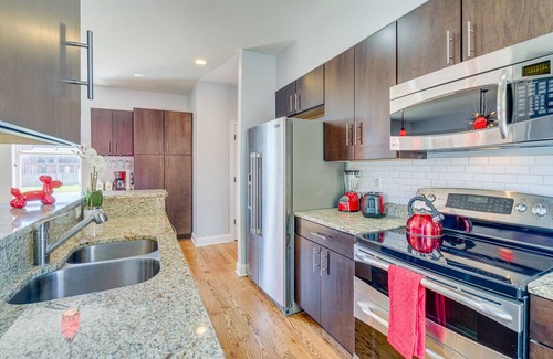Downtown Memphis House | Beale 3 Blocks-Roof Top Deck- Private Garage-Video Games